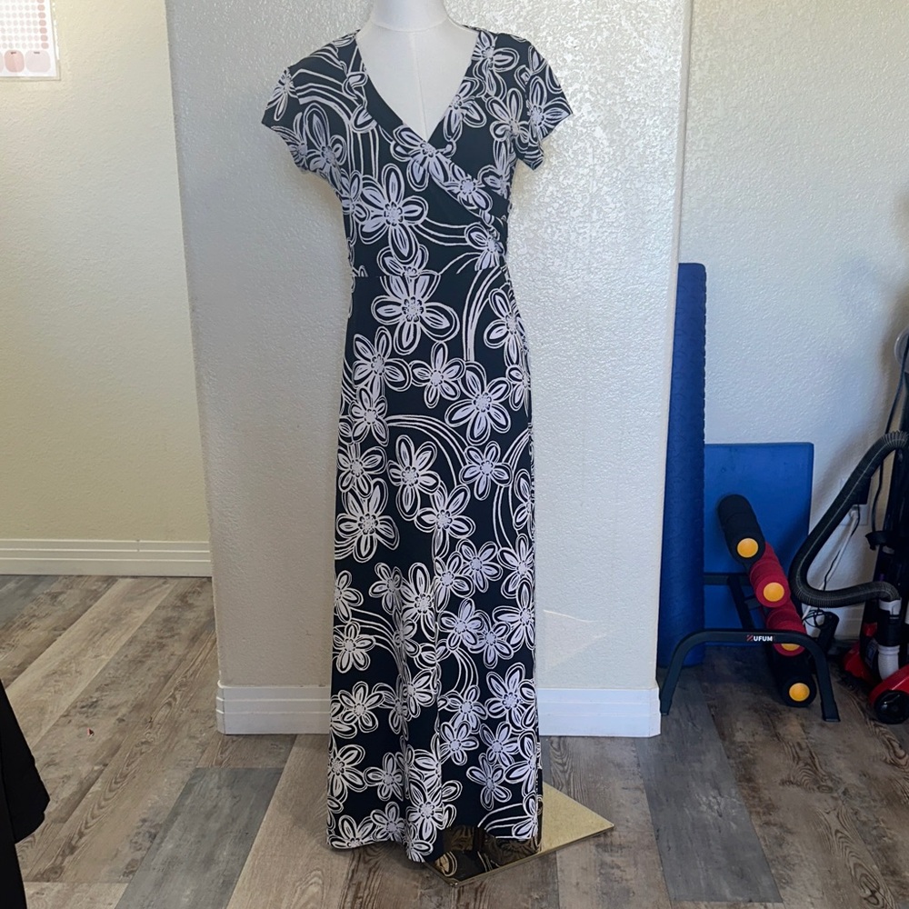Bella Rose Black & White Floral A line Maxi Dress 8 garden party